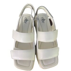 OTBT "Assimilate" Platform Wedge Sandal White‎ Size 10 Off the Beaten Track NWOT